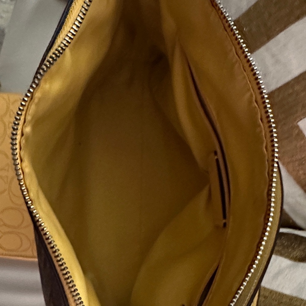 Coach Tan and Brown Signature Shoulder Bag/Crossbody with matching wallet - Picture 4 of 14